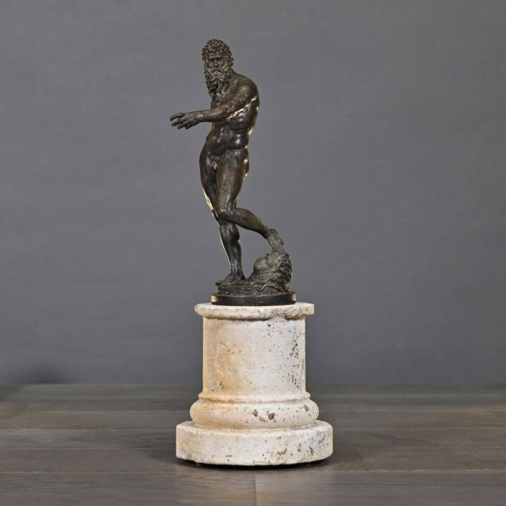 L'Objet d'Art | Skulptur - Herkules auf Sandsteinsockel